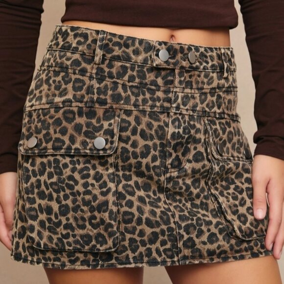 Le Lis Dresses & Skirts - Le Lis Mid-Rise Pocket Detail Leopard Print Mini Skirt